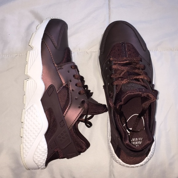 Nike Shoes - Nike Air Huaraches